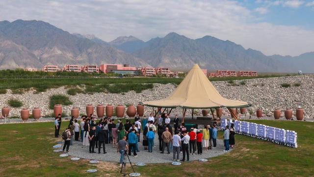 2025首届葡萄酒风土文化双年展在宁夏启幕