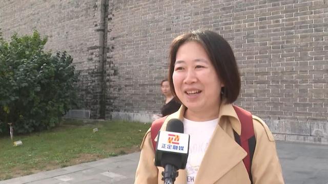 暖心服务“加码” 游客畅享古城之旅
