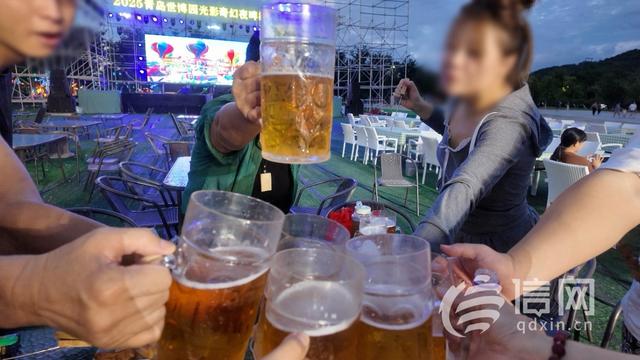 青岛世博园光影奇幻夜啤酒嘉年华热度持续 多元体验勾勒夏夜狂欢图景