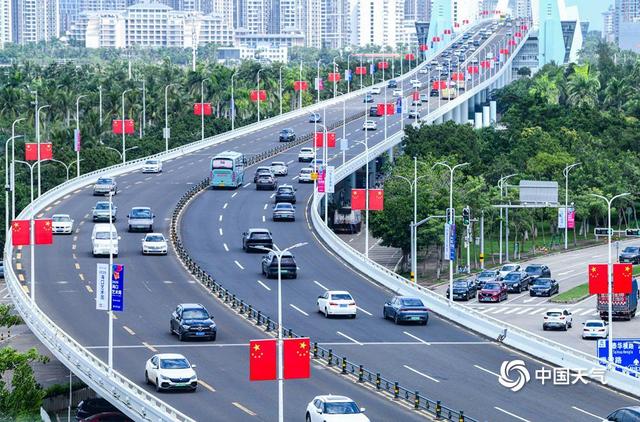 喜迎国庆 “中国红”成最美风景