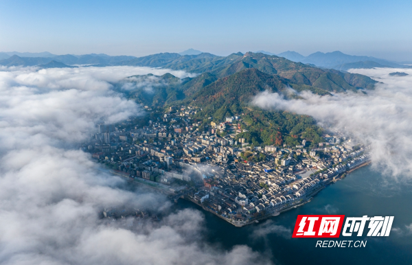 云海为幕，日出为笔，邂逅洪江古商城的极致浪漫