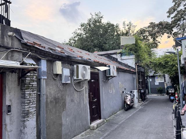 胡同屋顶频现“补丁”，老城“第五立面”风貌如何维护？