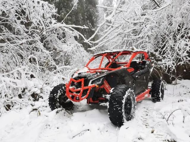 【超级福利】1小时直达成都“小瑞士”！冰雪徒步/雪地魔毯/音乐会/NPC巡游……