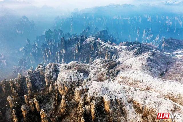 银装素裹的仙境 | 冬日张家界，云雾与雪峰共舞