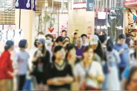 随意、热闹、接地气……年轻人逛商场为何偏爱B1层？图片