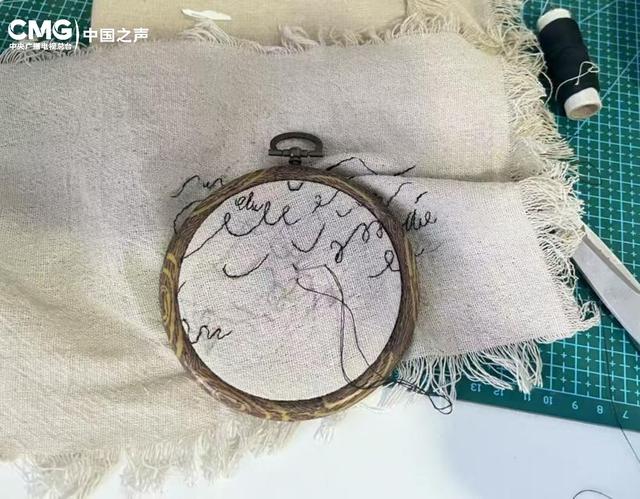 时光里丨画画和写诗是这个“超烦侠”每天最开心的事