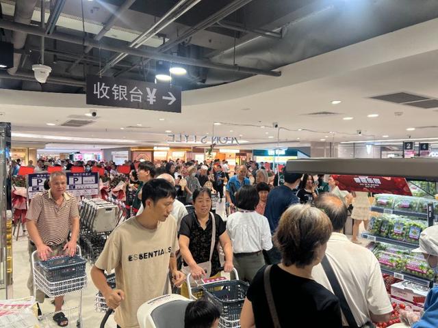 永旺永辉同日开业打擂台