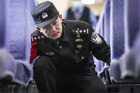 乘警长张威：旅客、行李，一个都不能少图片