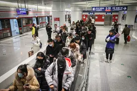 北京朝阳站迎来接入地铁3号线后首个春运图片