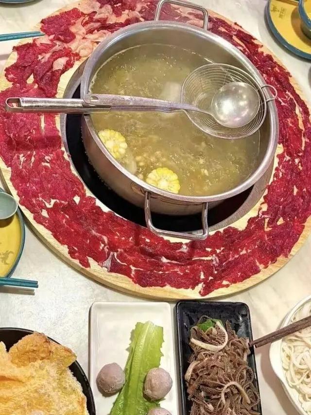 把冬天调成暖色系！松山湖落羽杉红了，温泉冒泡了，火锅沸腾了～