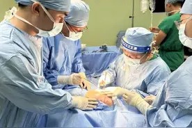 哈尔滨医科大学附属第二医院乳腺外科联合多学科成功抢救乳房巨大肿物破溃出血患者图片