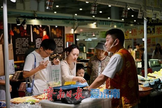 “泉·茶”国际文化艺术周第三日 市民热情不减，现场人流如织