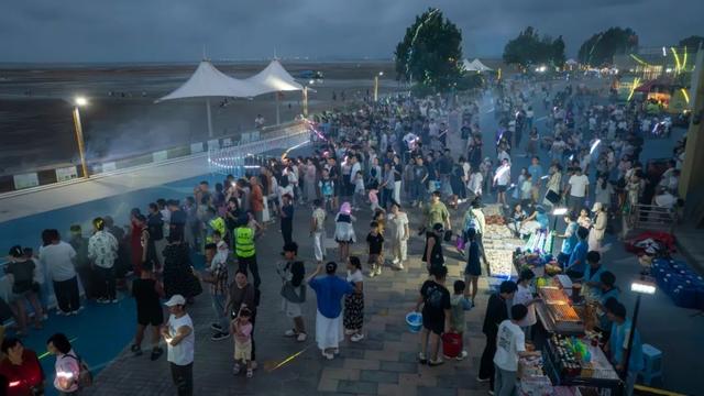 日照刘家湾赶海园千灯之夜盛大启幕，人气爆棚！