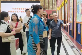 获评“红色唐卡之乡”！炉霍县在成都开启《镌刻在唐卡中的红色记忆》首站展览图片