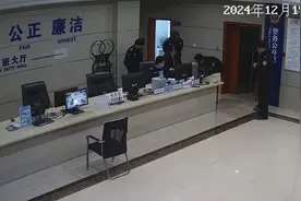 惊险180秒！台州一对母女冲进派出所……图片