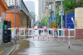 加装停车道闸系统，改造院内环境！老旧平房区焕新颜图片