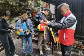 鹤峰：蓝天救援队国庆期间开展景区义务执勤活动图片