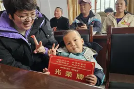 12个民族同胞聚居土家山寨，像珍珠般镶嵌于绿水青山之间图片