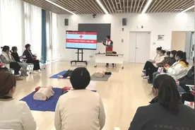 实训基地+专业培训，养老护理员们“知行双升级”图片