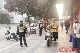 广州“电鸡”限行 骑手和站点表示：新规冲击不大，超时退单量暴涨传言不实图片