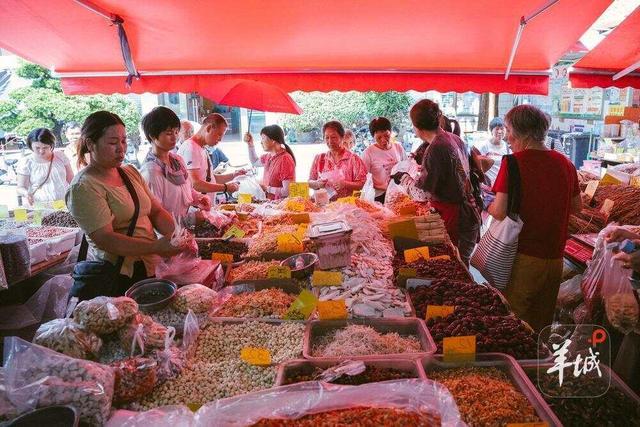 在菜市场散步，才是正经事｜茶楼·跑街