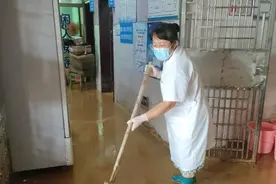 在资兴，这些医护人员负重前行图片