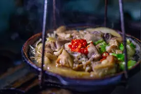 昔日顶流黄焖鸡米饭，正在被打工人抛弃图片