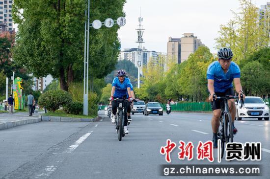 贵州道真：低碳骑行迎接“世界骑行日”