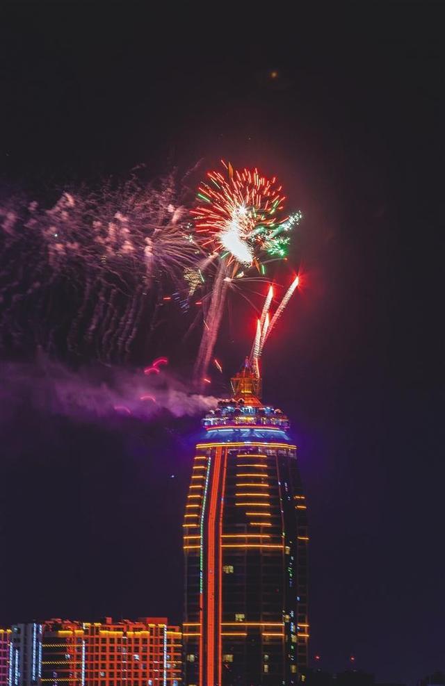 当光影邂逅曲靖的城市之夜