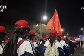 “心中有信仰，脚下有力量”师生百里徒步 30载薪火相传祭英烈图片