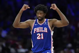 恩比德带病创纪录，成NBA首位季后赛单场出手少于20次却拿到50分的球员图片