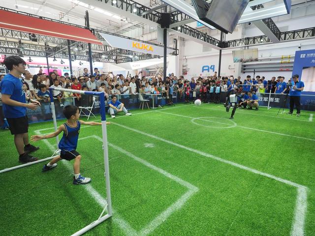 2025世界机器人大会，小朋友们开启“机”遇之旅
