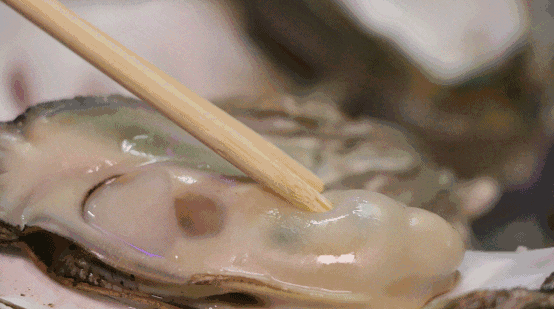 新华社携手董宇辉，走进广西的蔚蓝海岸……