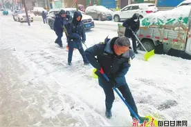 兰州：全城总动员，除雪铲冰保畅通图片