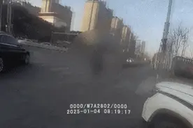 春考首日粗心考生忘带准考证，民警紧急护送助力取证→图片