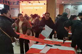 东安县教育系统开展“迎新春赠春联” 活动图片