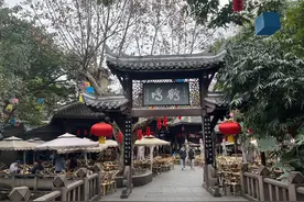 故乡里的中国①|成都老茶客：在吱呀作响的竹椅上，慢慢活图片
