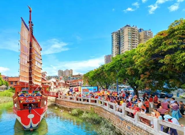 萝苜田“兴涵号”福船→ 群众快乐大舞台！好戏连台！