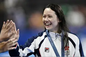 女子200米自由泳季军！何诗蓓为中国香港队夺得一枚铜牌图片