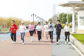 汉马在国内首推为残障人士“官方陪跑” 45厘米长的陪跑绳，牵起13公里的爱与自由图片