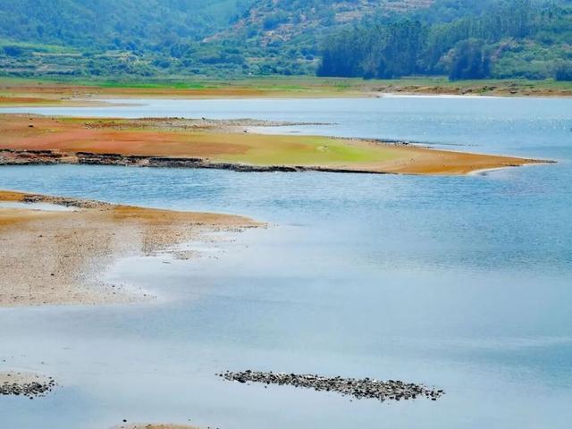 是时候爆火了，这座“天赋异禀”的小山村，来了就想当”新村民”！