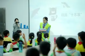 体验高铁模拟驾驶！知路爱路护路，小学生受邀到广州动车段研学图片