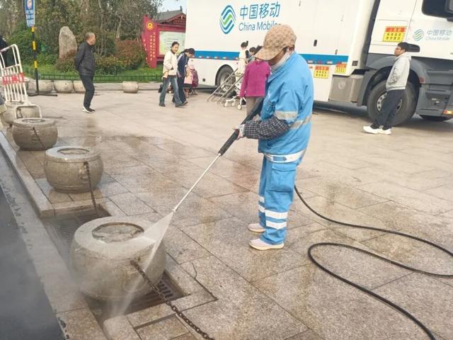 龙亭环卫：全方位护航第 43 届菊花文化节 擦亮古城洁净名片