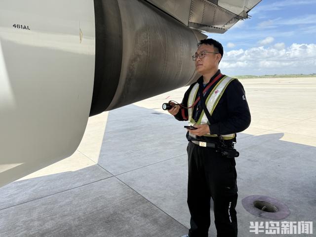 民航一线员工书写“暑运答卷”