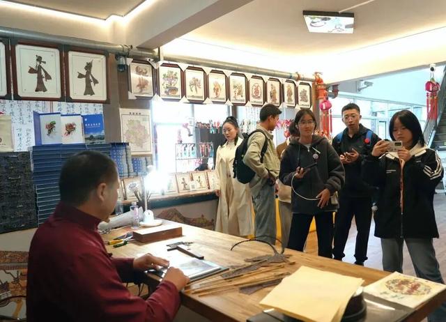 环县国庆假期第三天人气“爆棚” 超8万游客共赴文旅盛宴