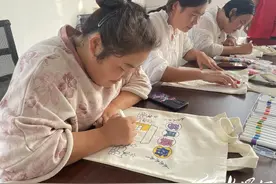 嘉祥县满硐镇开展“把爱‘袋’回家”移风易俗主题绘画活动图片