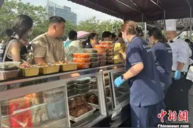 放下架子，放下面子！中高档酒店外摆餐饮频登热搜图片