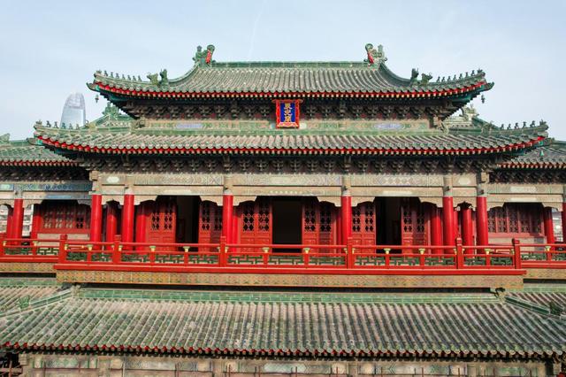 2025国庆首日山东文旅市场迎“开门红”：游客量收入双增 惠民活动点亮双节