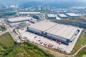 国庆长假临近 物流企业运输忙图片