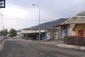 黎以临时边界交火持续 小城街道空荡少行人图片